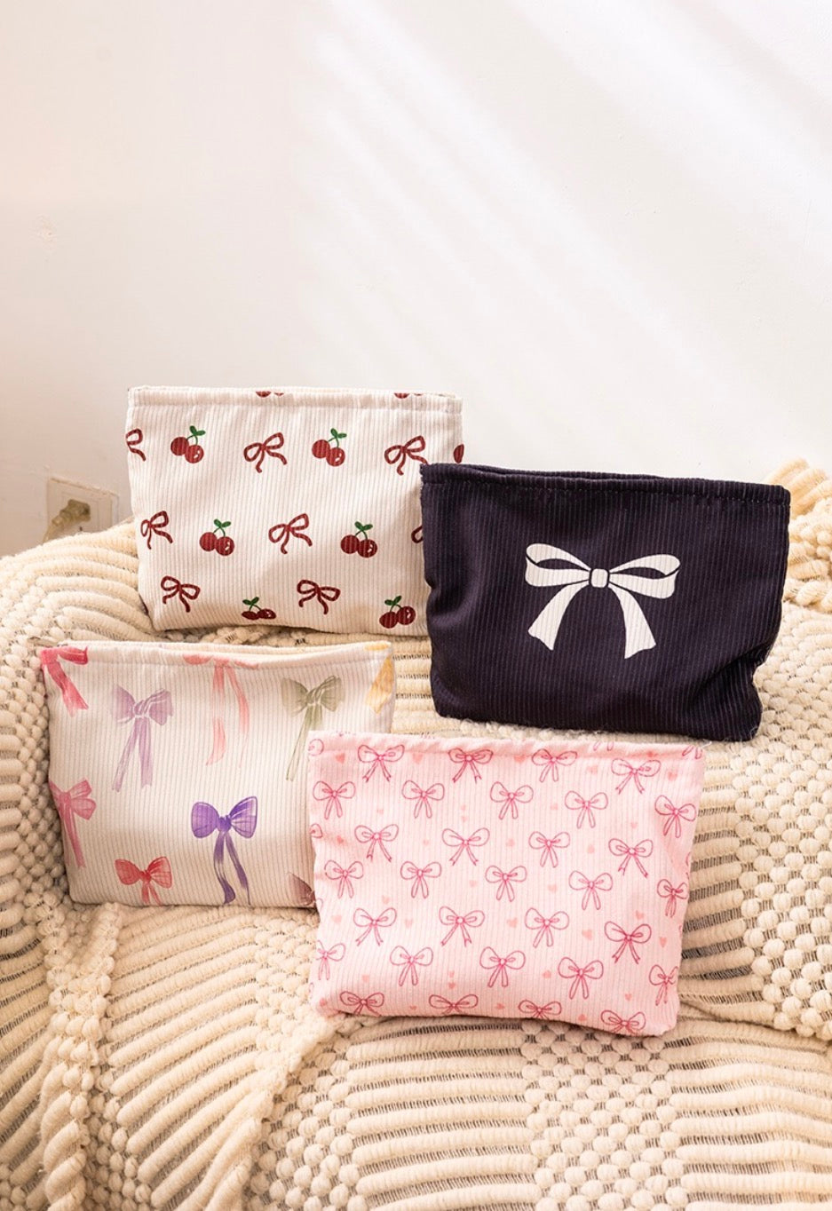 Bowknot pattern makeup cosmetic clutch bag